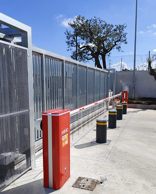 DISSUASORI CON BARRIERA E CANCELLO